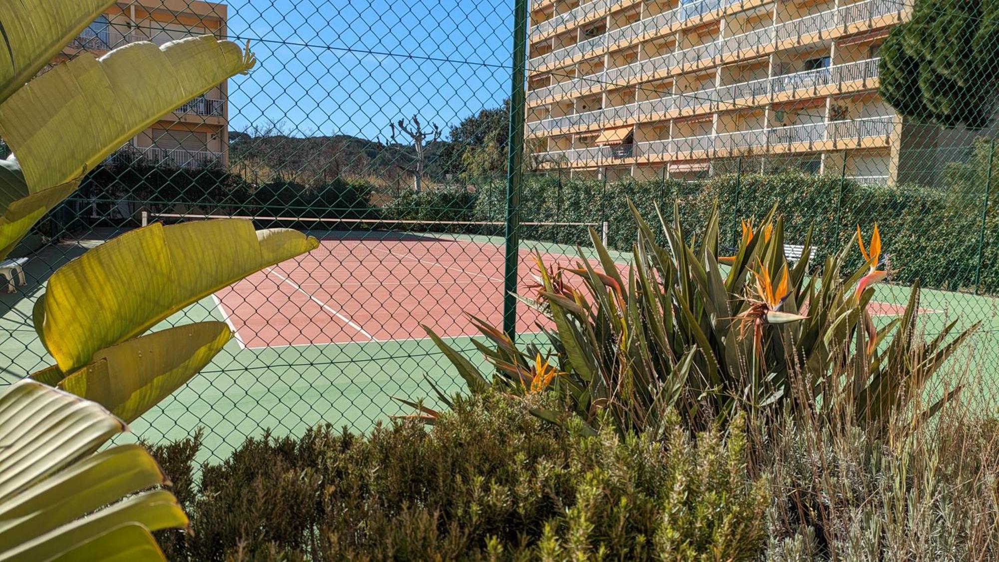 Studio Avec Coin Nuit, 100 M De La Mer Le Lavandou Exterior photo